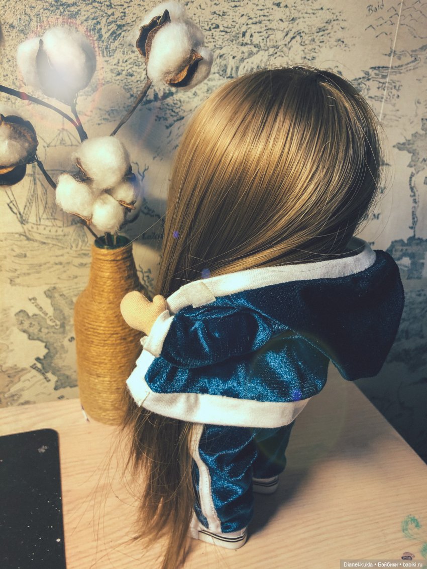 Куколка в зелёном костюмчике