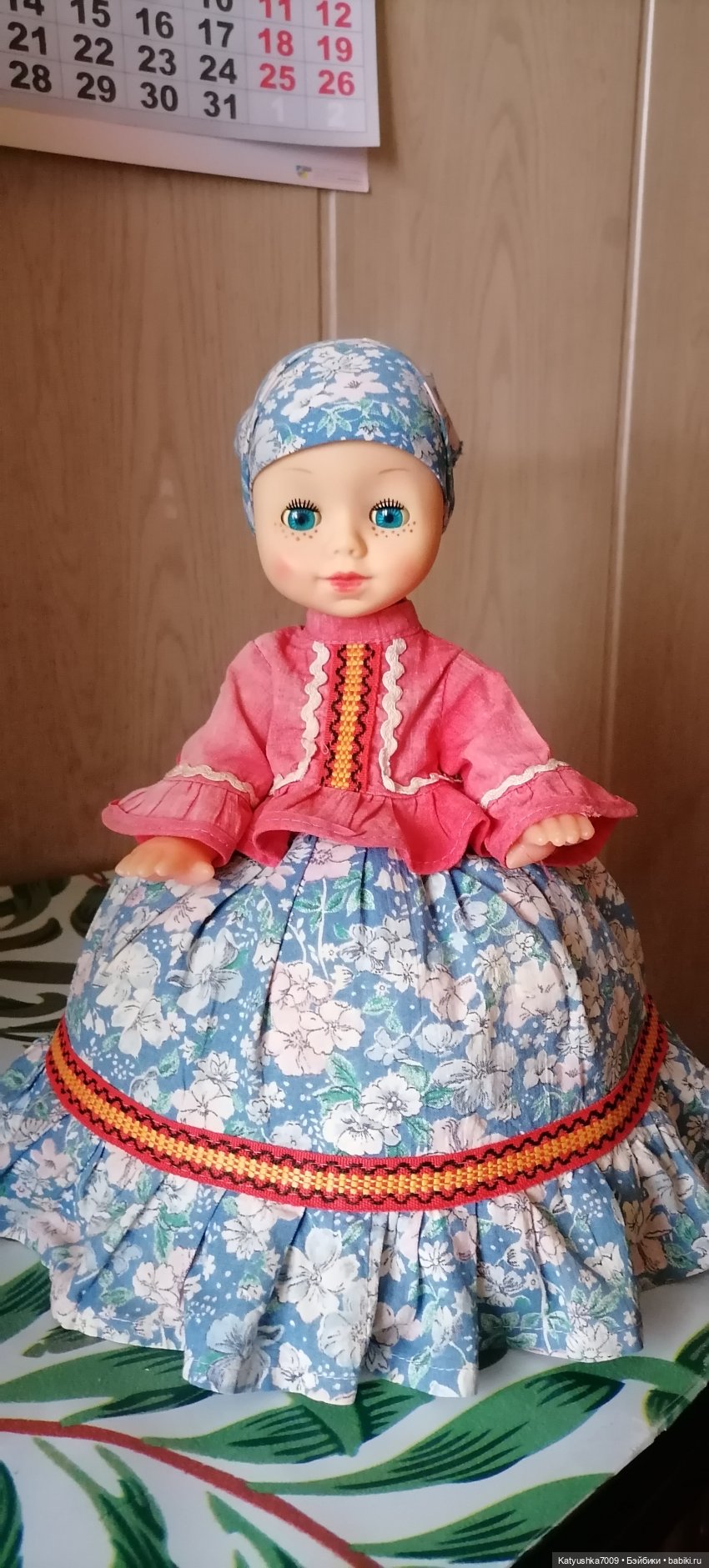 Вот моя чайница Луша, в родном, паричек правда утерян, и одежда подвыцвела🙂