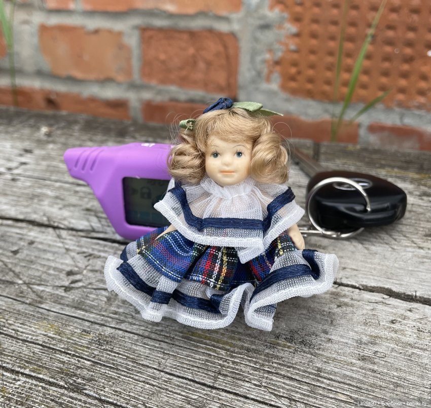 По сравнению с брелком от машины