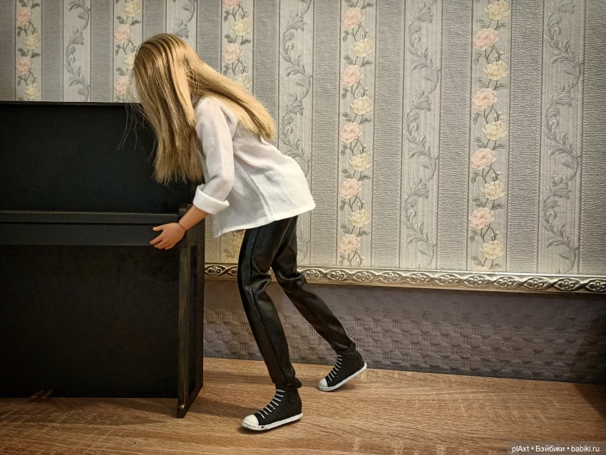 Вне истории. Пианино — Куклы Barbie (Барби): Looks (фото 8)