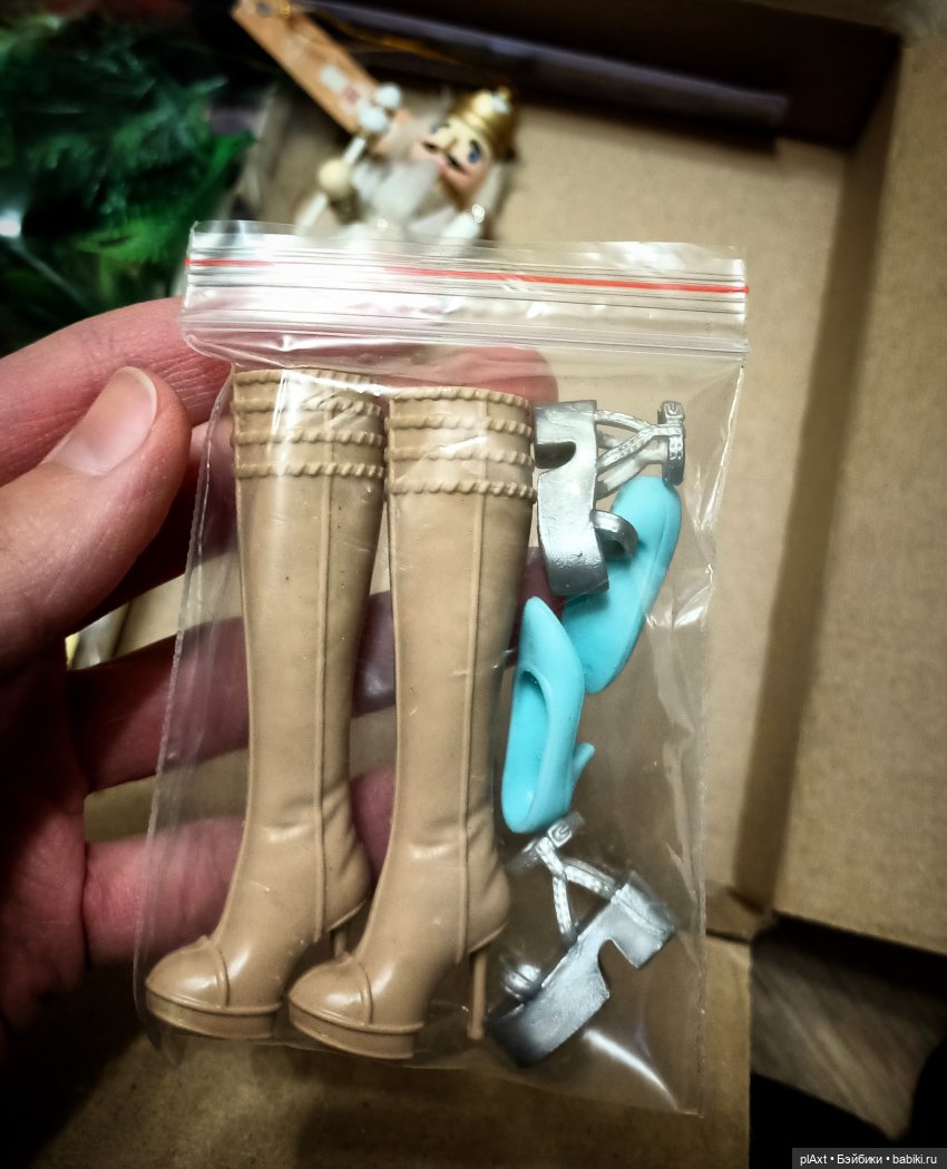 Лови подарочек! 🎁 Хвасты — Новый год и Рождество: праздничные фото кукол (фото 4)