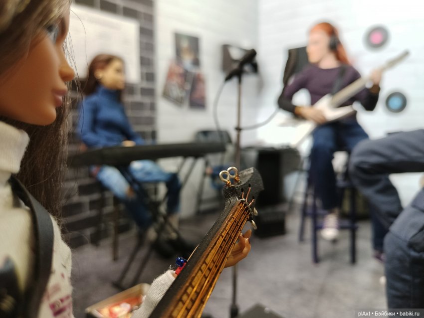 83. "Почему...?" — Кукольные фотоистории и сериалы: комиксы