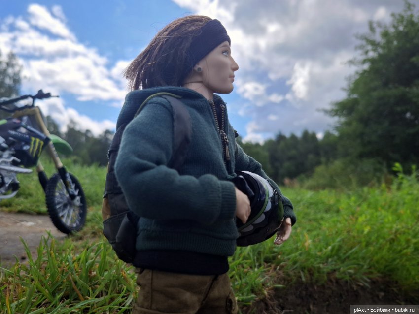 По пути — Куклы Barbie (Барби): Looks