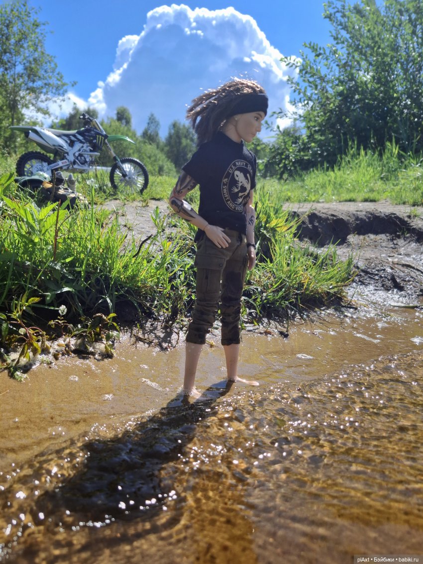 По пути — Куклы Barbie (Барби): Looks