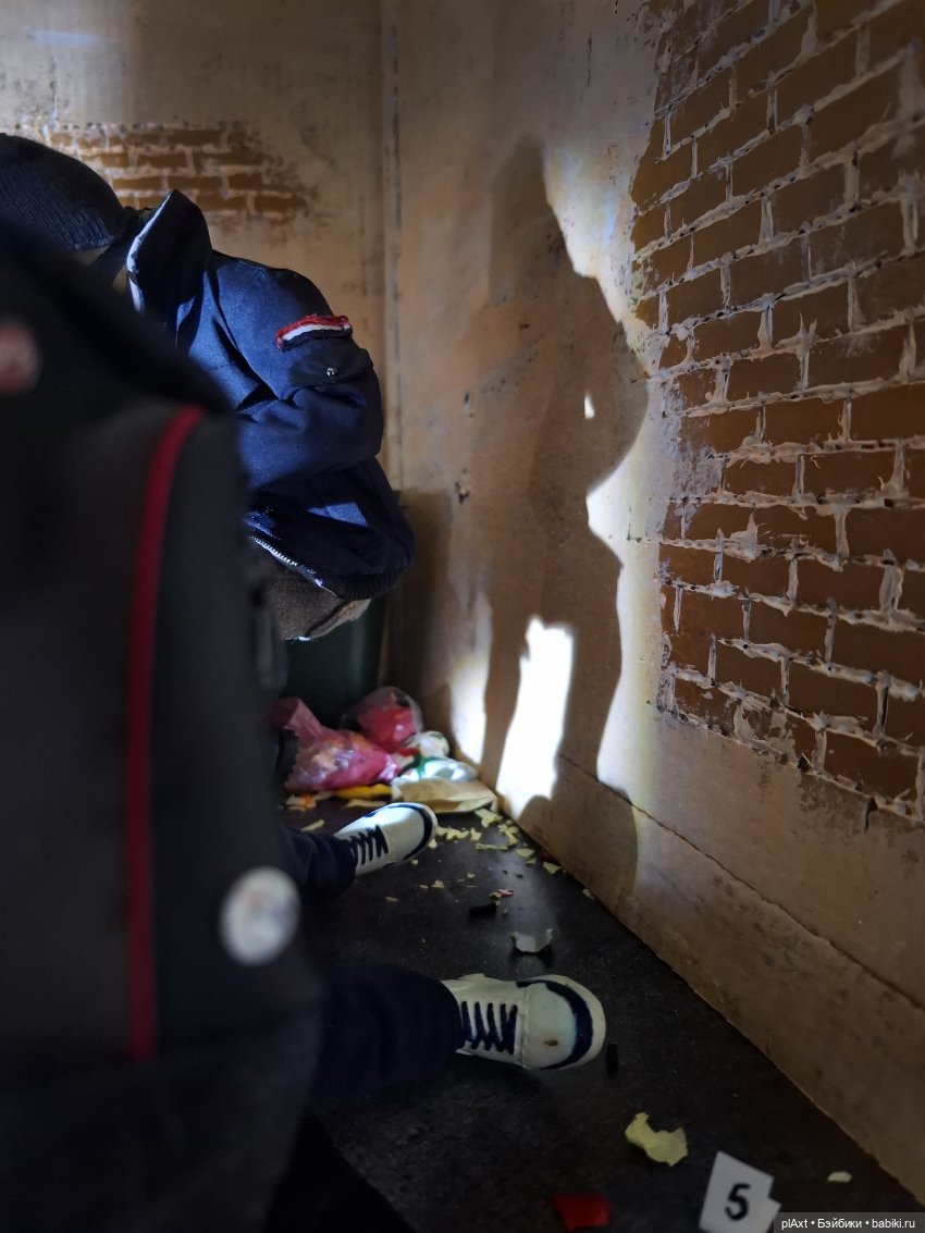 105. Ночь. Улица. Помойка. СОГ (16+)