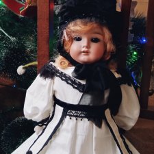 Платье для антикварной куклы