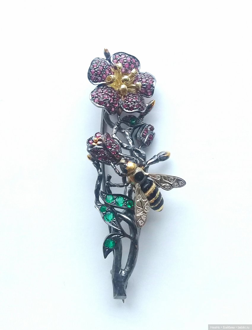 Чуть-чуть ювелирки. Брошь-подвеска &amp;amp;amp;quot; Медовый Спас&amp;amp;amp;quot; золото, драги, брюшко пчелы: турмалин и сусальное золото.