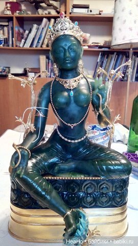 Зеленая Тара. Ювелирные украшения на ней выполнены мною.