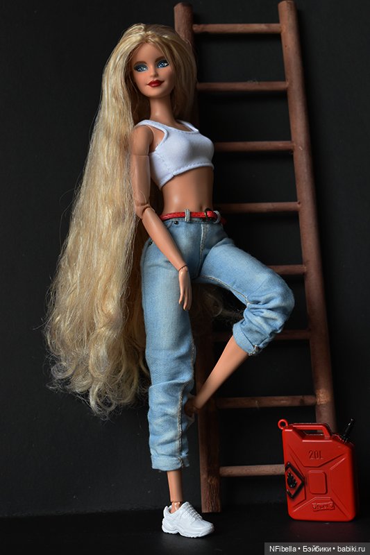 Компания — Куклы Barbie (Барби): Looks (фото 9)