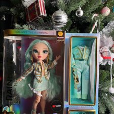 Мятная девочка-подарок на Рождество