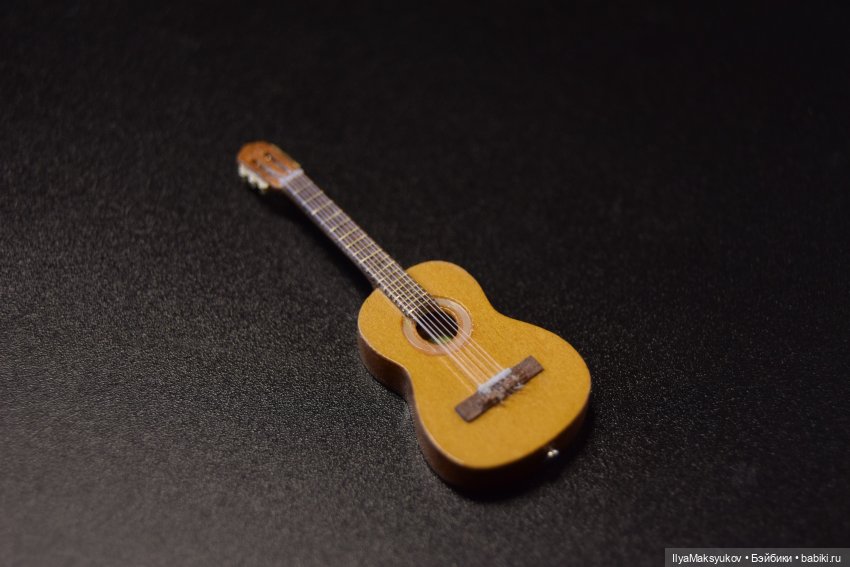 Гитара размером со спичку (фото 2)