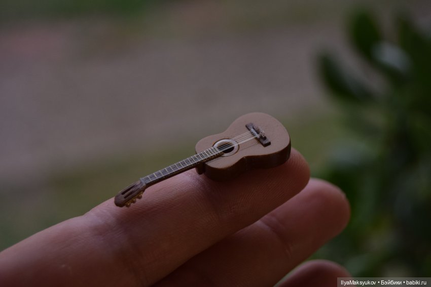 Гитара размером со спичку