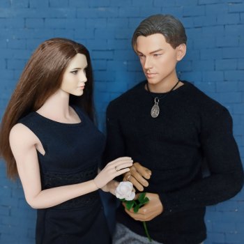 Отношения между Еленой и....