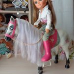 Игровая кукла с конем