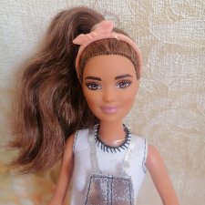 Барби Петит Фешен №62 (Fashionistas Barbie #62 Sweet For Silver Doll, Petite Mattel, 2017)