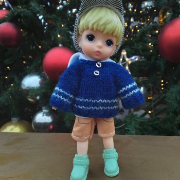 Новогодние игрушки, свечи и хлопушки