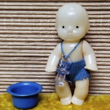 Пупсик времён СССР с пустышкой и горшочком