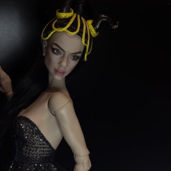 Чертовски хороша!