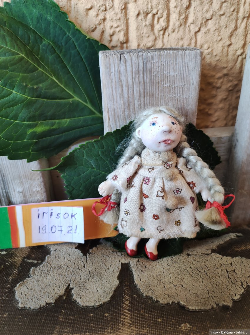 Куколка для куклы - 10 см .Голова, ручки и ножки из отвердевающей глины, тело  мягконабивное. Ручная работа.