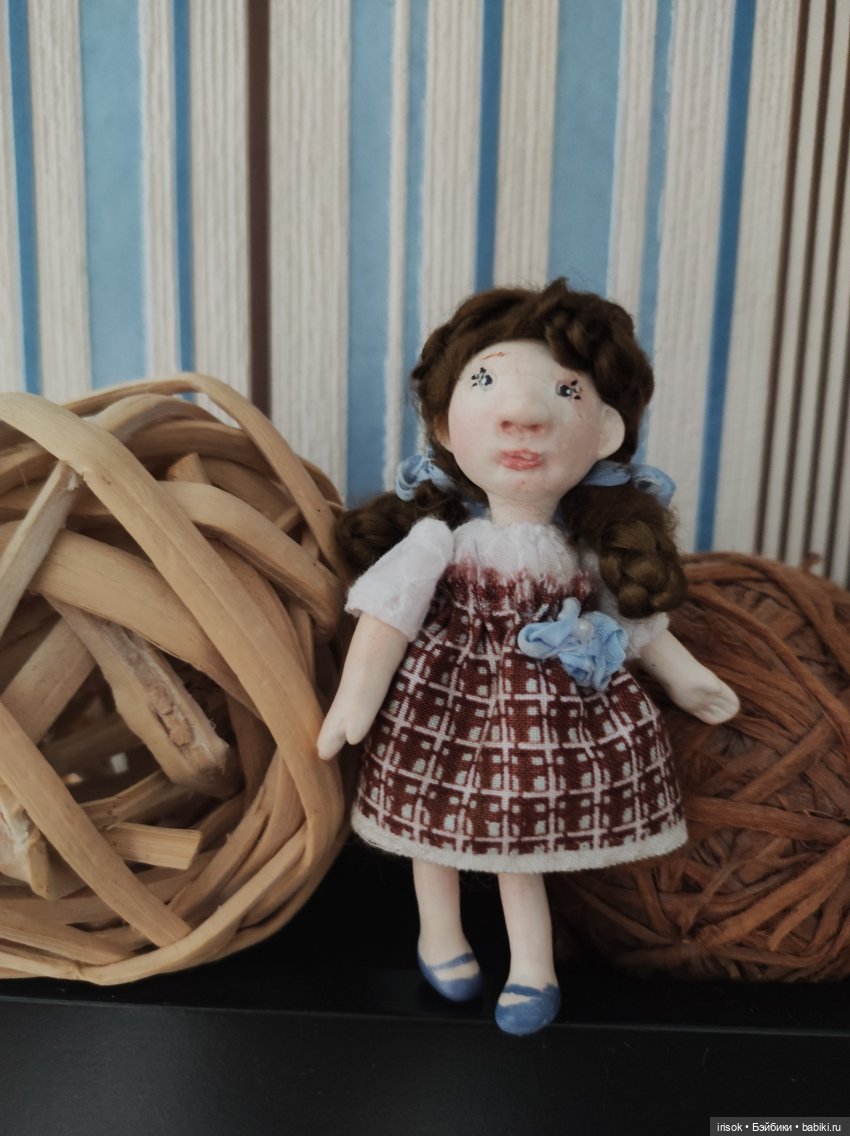 Куколка для куклы - 10 см .Голова, ручки и ножки из отвердевающей глины, тело  мягконабивное. Ручная работа.