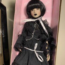 Ashton Drake Delilah noir