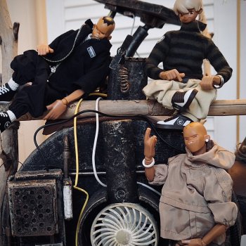 Мио въезжает в дом