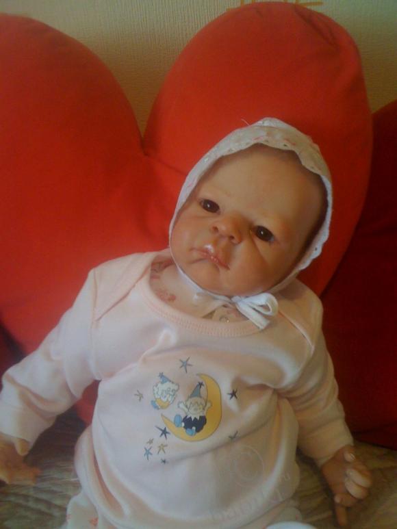 Мамочка малышки Дашеньки тоже прислала нам домашние фото