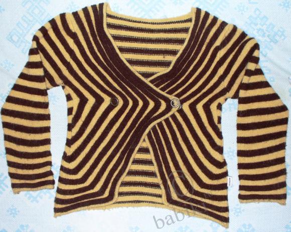 Легким движением рук кофта превращается