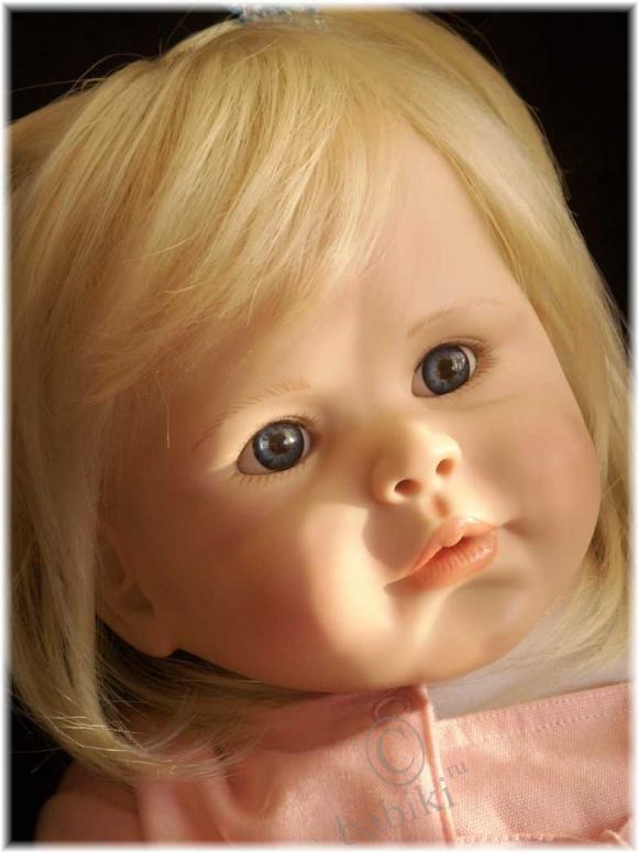 Нина и Анна-Лена поздравляют всех с праздником весны