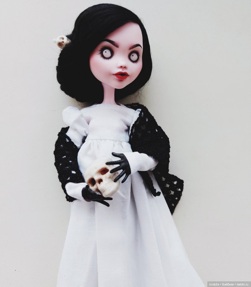 Готичная дама на базе monsterhigh