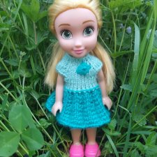 Прогулка Олеси в новом платье