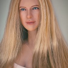 Оливия или Анна Торв