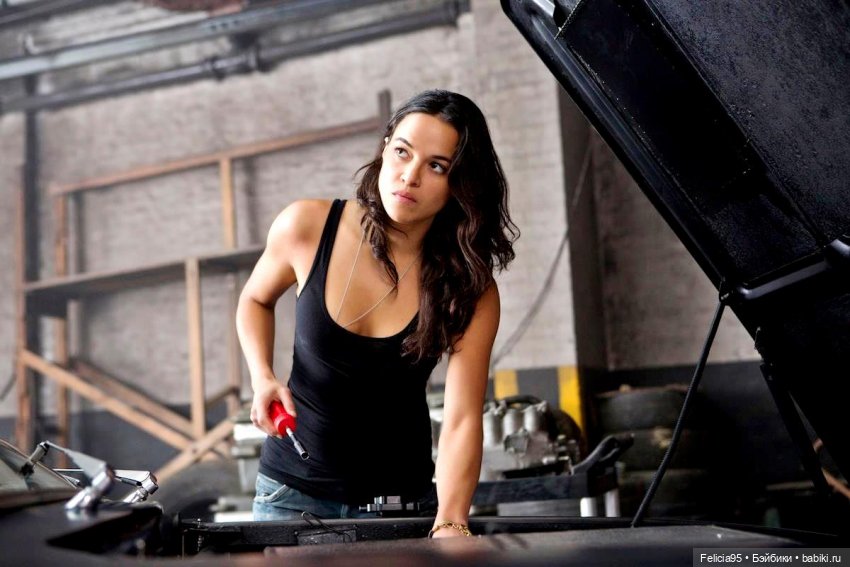 Редкий скульпт Мишель Родригез