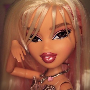 У меня появилась Bratz!) Karol G