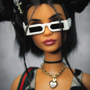 Lina вдохновлённая y2k стилем