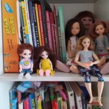 Моя кукольная полочка
