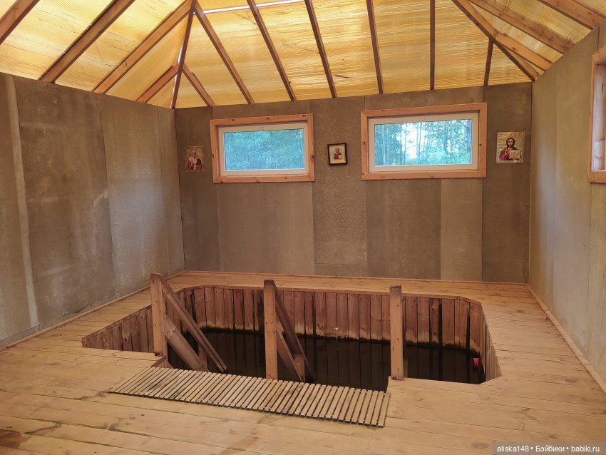 Петра едет в командировку