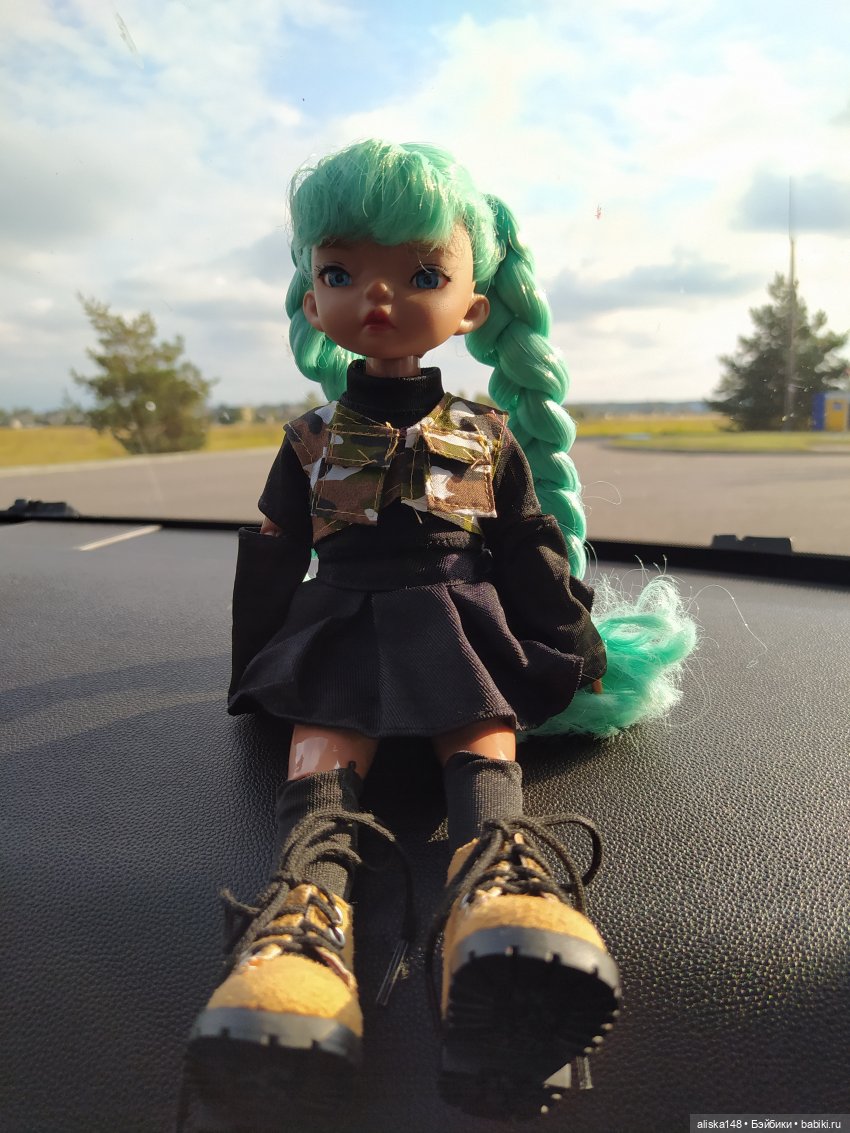 Петра едет в командировку