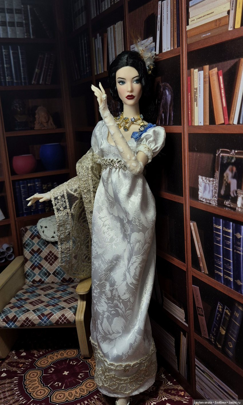 Платье Элен Курагиной: плющ, мох и дедлайны