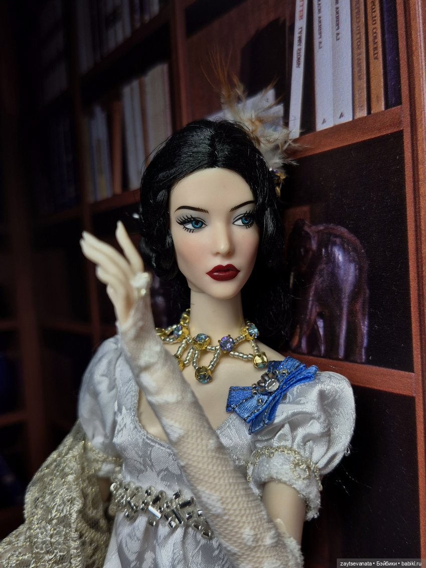 Платье Элен Курагиной: плющ, мох и дедлайны