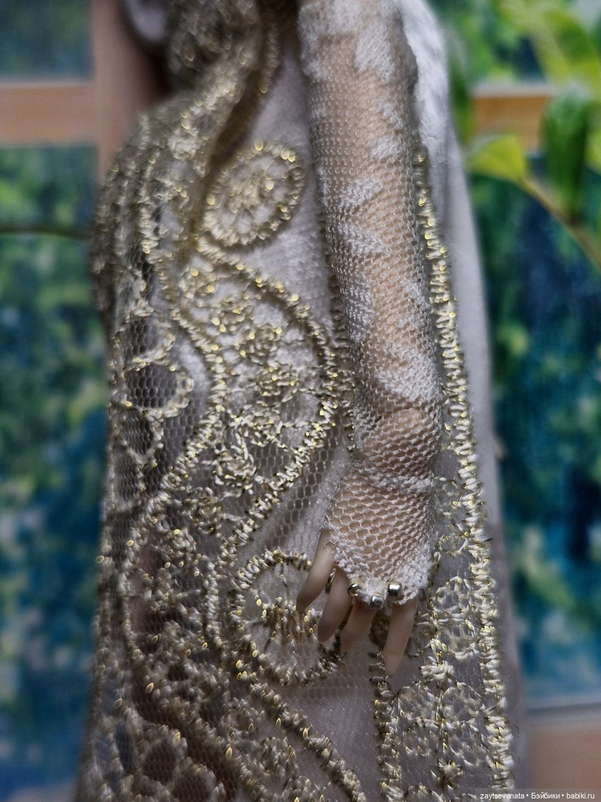 Платье Элен Курагиной: плющ, мох и дедлайны