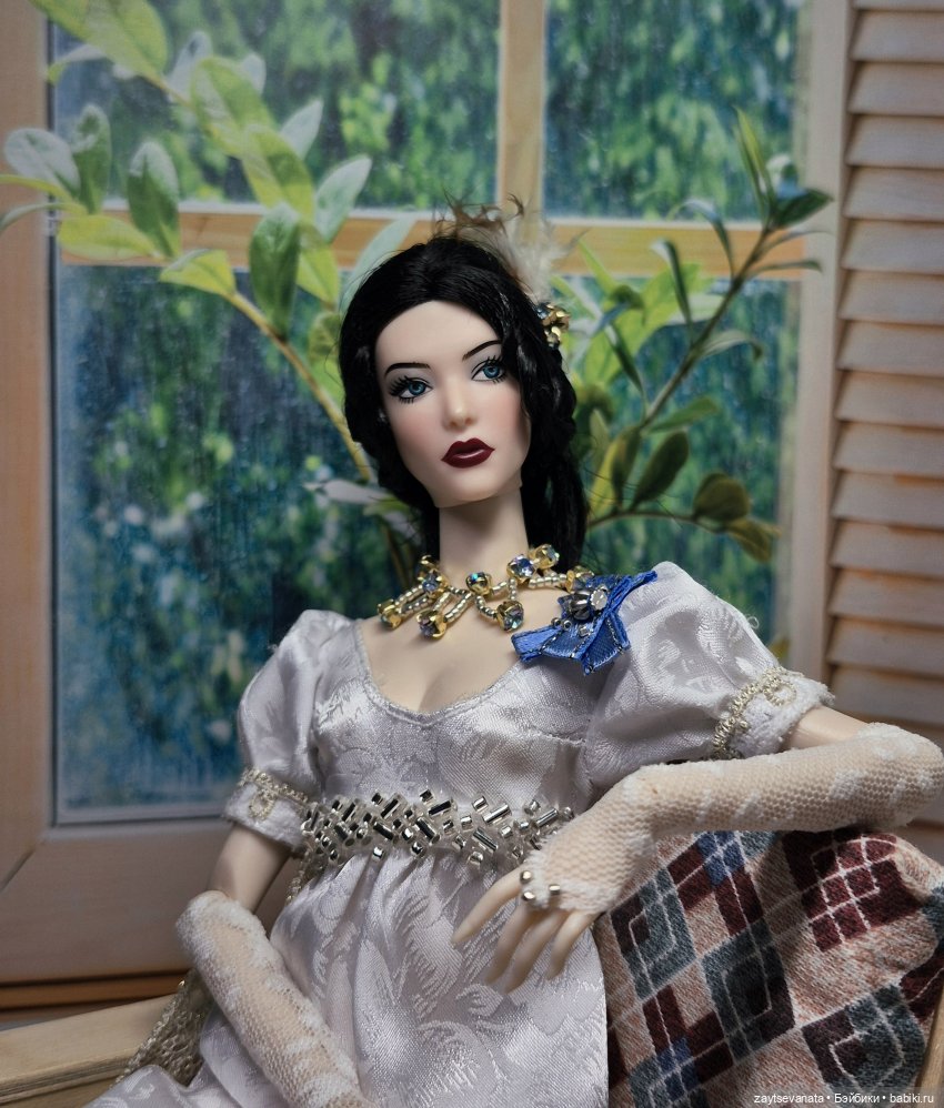 Платье Элен Курагиной: плющ, мох и дедлайны