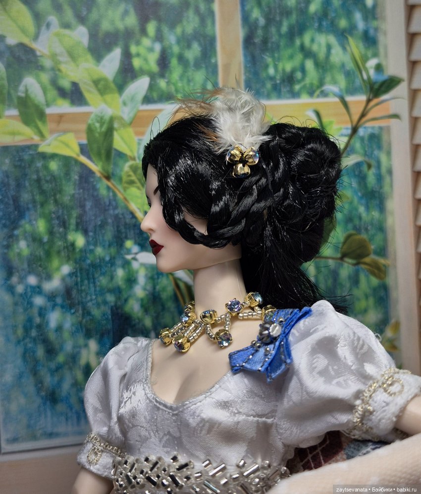 Платье Элен Курагиной: плющ, мох и дедлайны