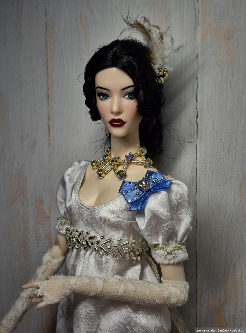 Платье Элен Курагиной: плющ, мох и дедлайны