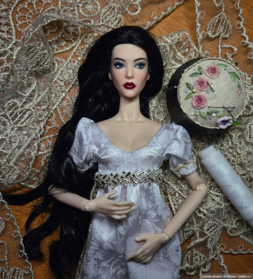 Платье Элен Курагиной: плющ, мох и дедлайны