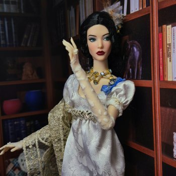 Платье Элен Курагиной: плющ, мох и дедлайны