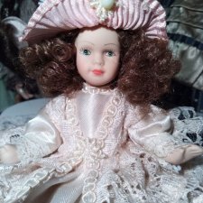 Куколка с роялем