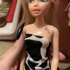 Помогите пожалуйста узнать какого года или какой коллекции кукла, написано на голове B2230 F73 не понятно 2230 или 223O кукла mattel ink