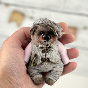 Тедди мишка Рэм с джинсовыми дружочками.