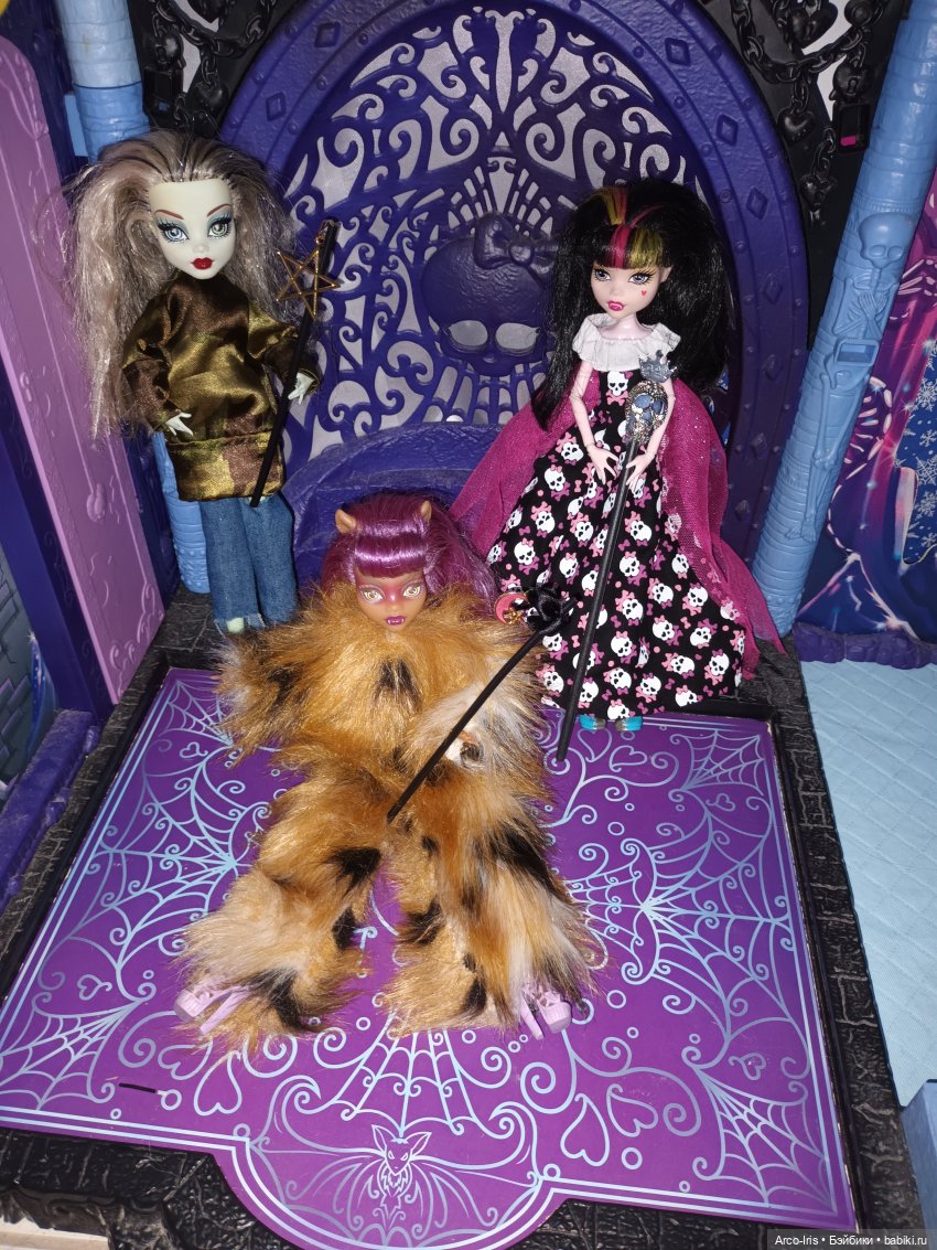 Оборотни, вампиры и артефакты